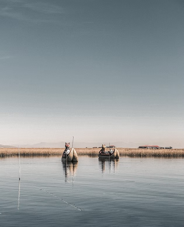 Embarcations traditionnelles sur le lac Titicaca, berceau mythologique de l'empire inca - Graine de Voyageur