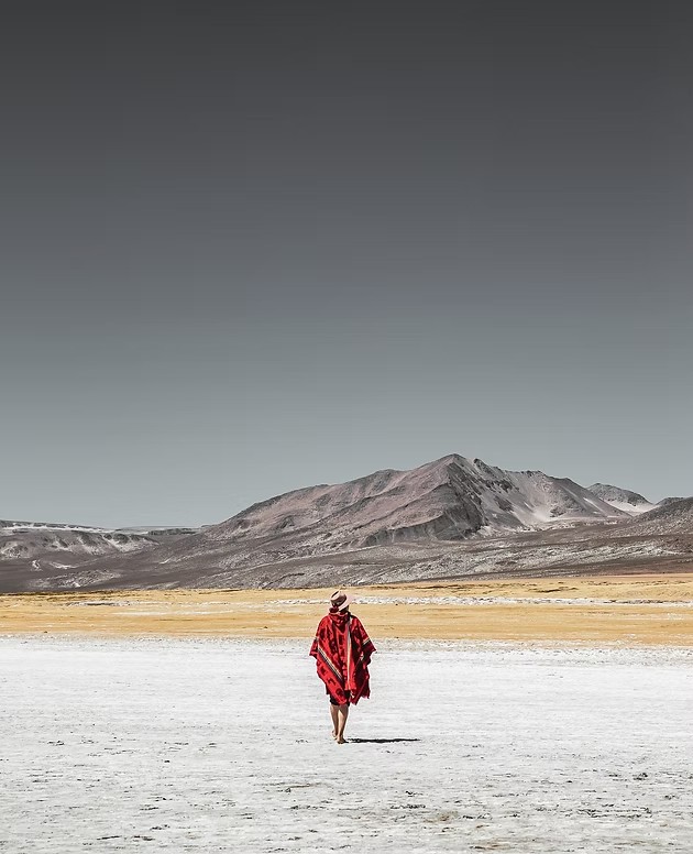 Étendue de sel cristallisé sur l'Altiplano face aux volcans - Laguna de Salinas, Graine de Voyageur