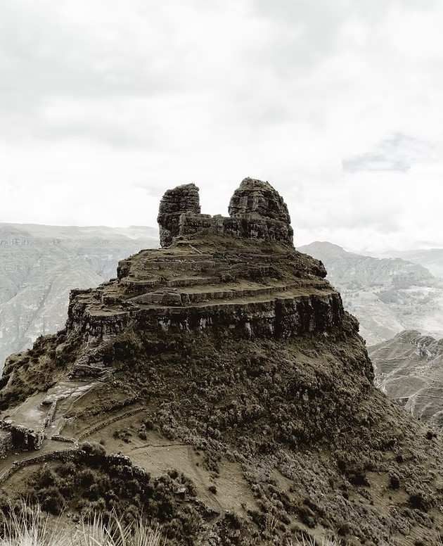 Forteresse archéologique en forme de cornes - Waqrapukara, Graine de Voyageur